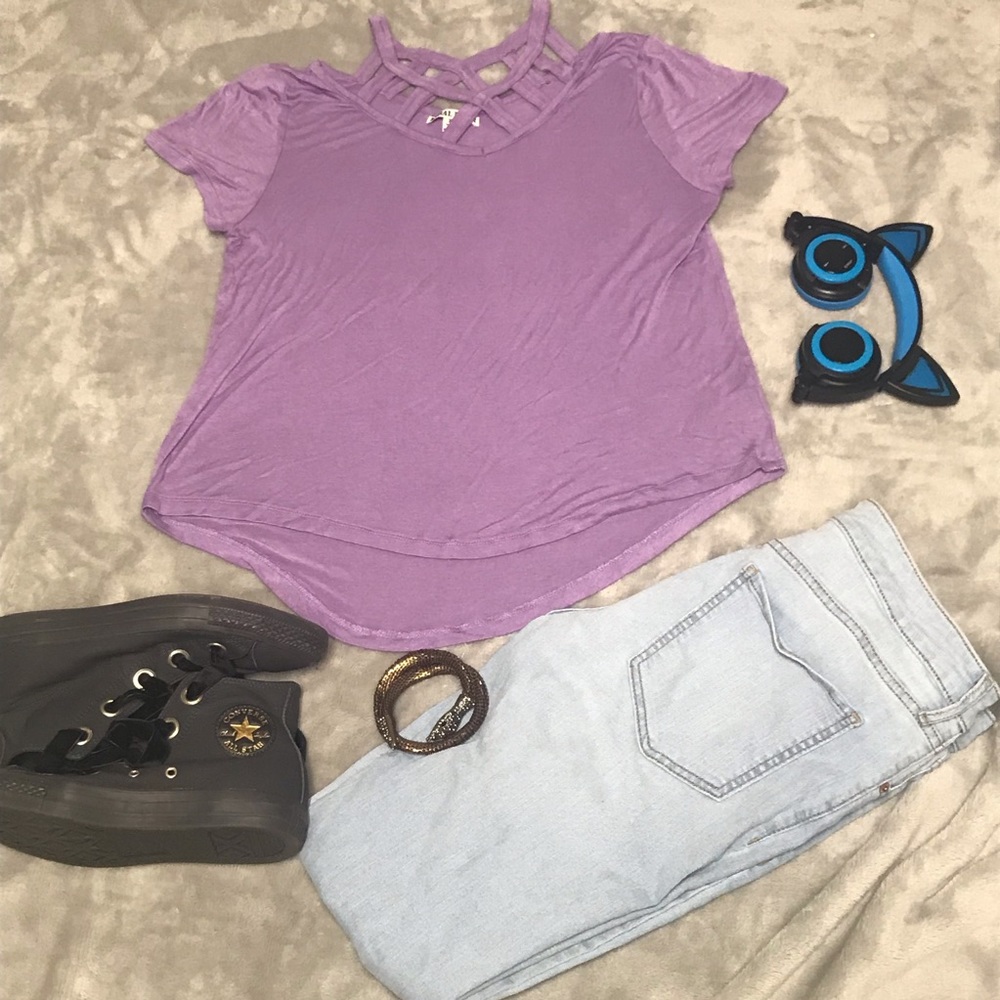 Geometric cutout top